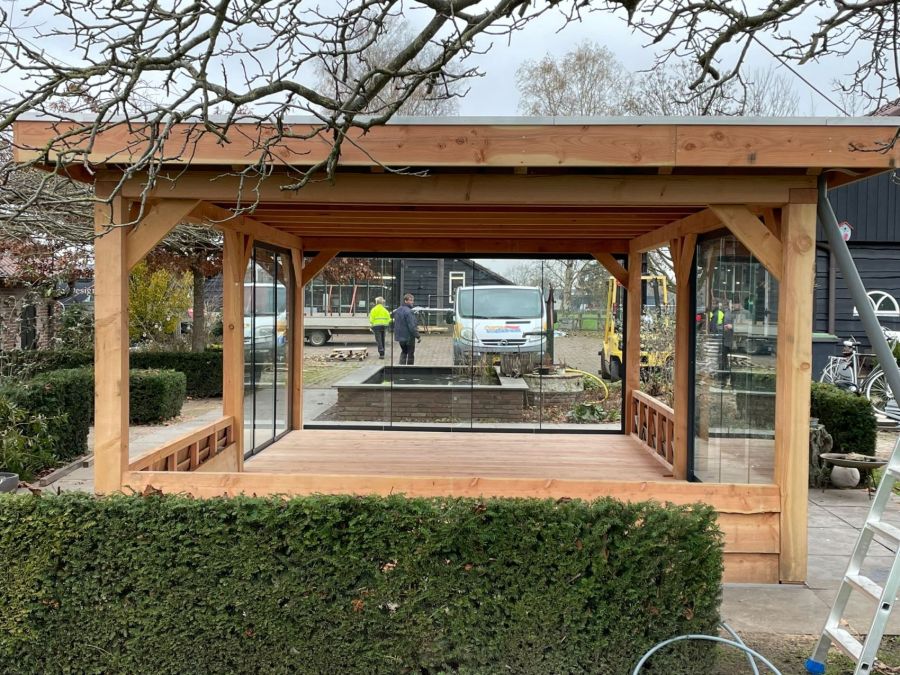 Buitenleven in Megchelen: Robuuste Douglas Overkapping