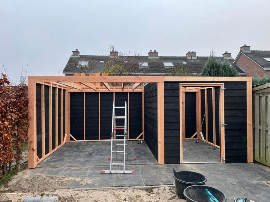 Buitenruimte in Aalten: Tuinhuis met Zwart Rabat