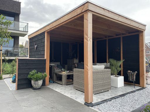 Design Tuinkamer in Zutphen: Platdak Overkapping met Glazen Schuifdeuren