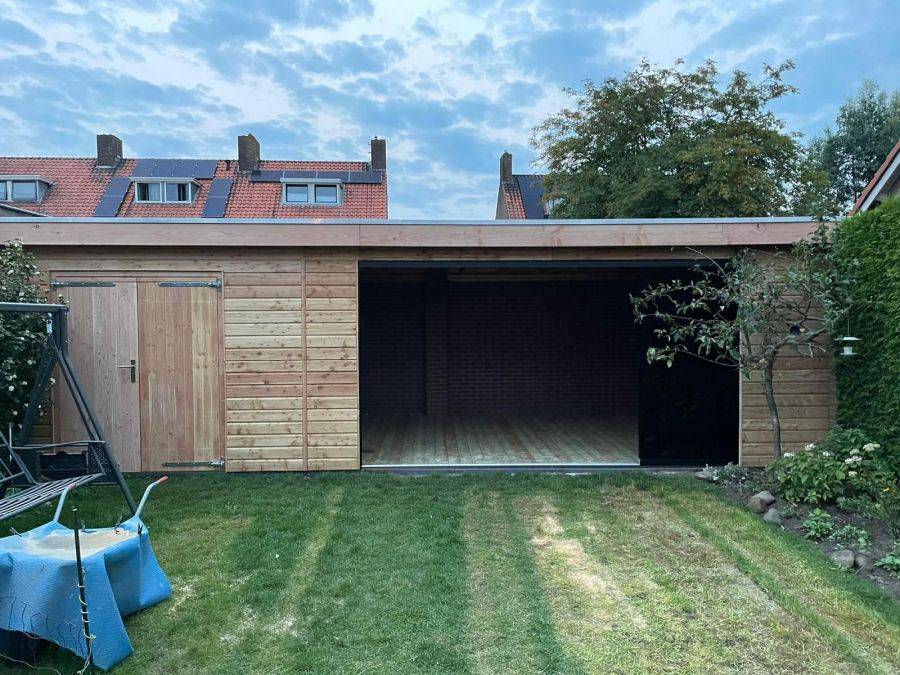 Douglas Berging en Overkapping: Luxe met Getint Glas in Doetinchem