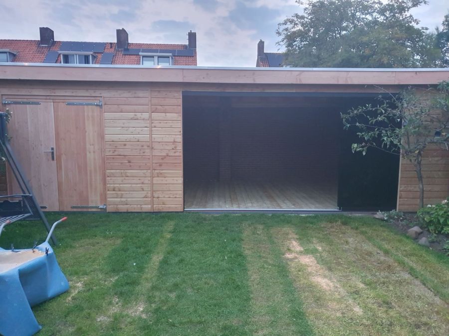 Douglas Berging en Overkapping: Luxe met Getint Glas in Doetinchem