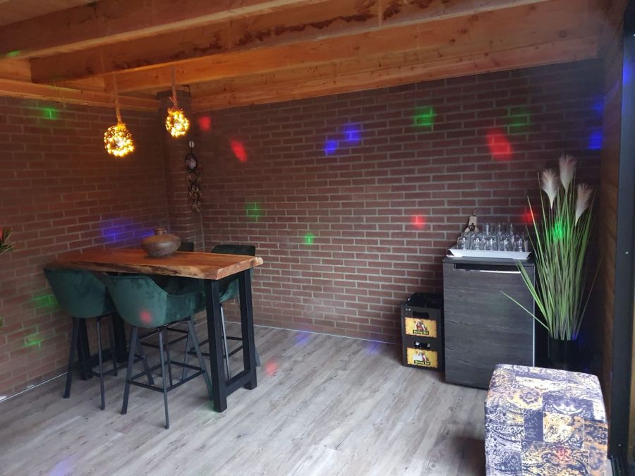 Douglas Berging en Overkapping: Luxe met Getint Glas in Doetinchem