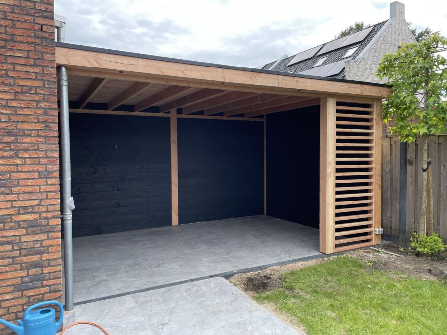 Douglas Luxe in Zevenaar: Lamellen & Zwart Contrast