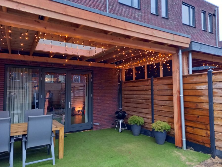 Luxe Tuinkamer Aanbouw: Douglas, Glazen Schuifdeuren en Lichtkoepel Velp