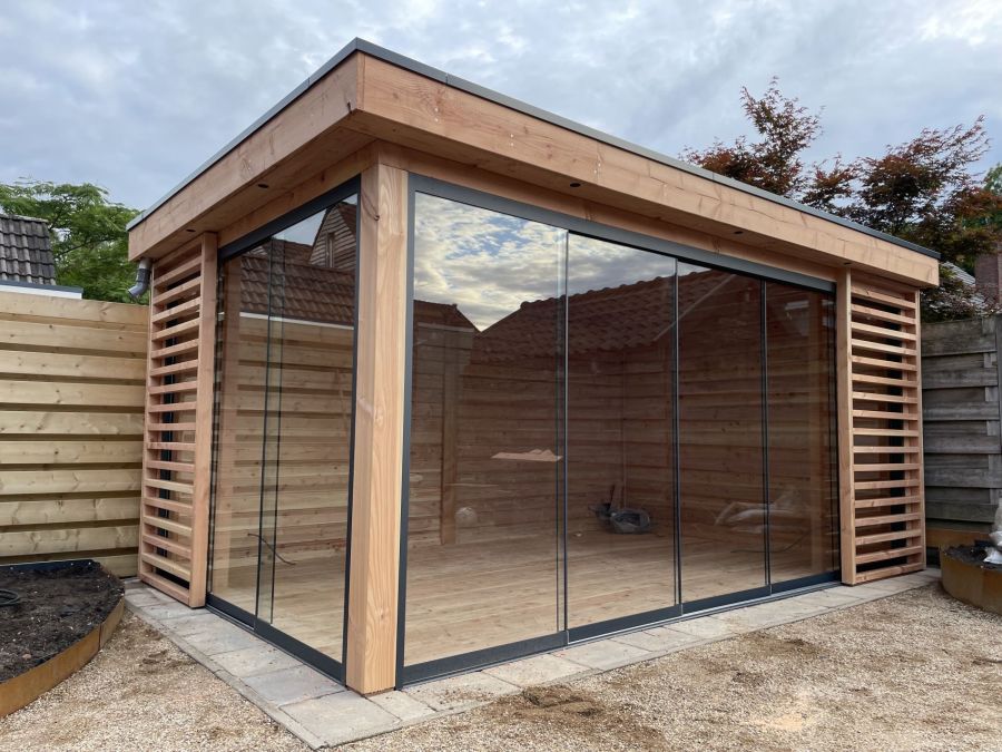 Overkapping Gendringen: Douglas Luxe met Lamellen en Glas
