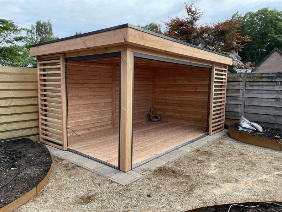 Overkapping Gendringen: Douglas Luxe met Lamellen en Glas