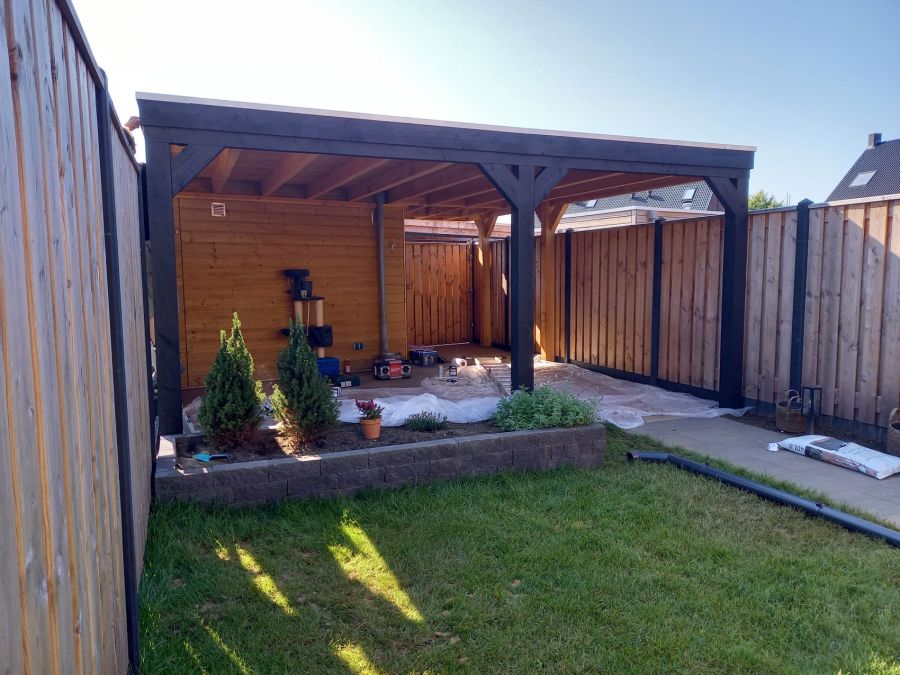 Robuuste Schuur met Overkapping in Zelhem