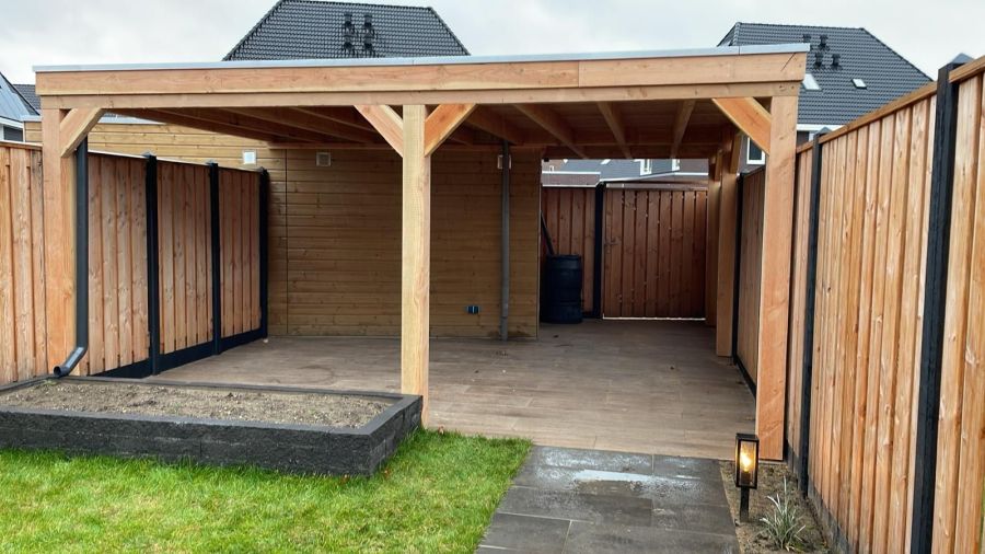 Robuuste Schuur met Overkapping in Zelhem