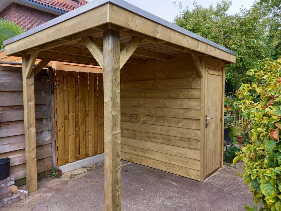 Stijlvol opgeruimd: Berging met fietsenoverkapping in Zweeds rabat