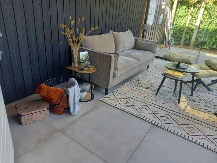 Tuinkamer Luxe in Lichtenvoorde: Douglas Platdak met Glazen Schuifdeuren