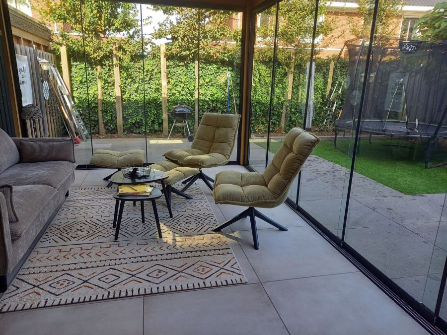 Tuinkamer Luxe in Lichtenvoorde: Douglas Platdak met Glazen Schuifdeuren