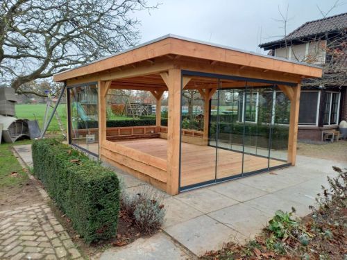 Buitenleven in Megchelen: Robuuste Douglas Overkapping