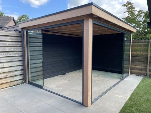 Luxe Leefruimte in Ulft: Overkapping met Glazen Schuifdeuren